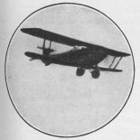 Samolot CWL "Słowik" na chwilę przed katastrofą. (Źródło: Praca zbiorowa "Ku czci poległych lotników. Księga pamiątkowa". Warszawa 1933).