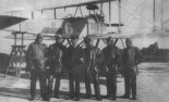 Uczniowie Morskiej Szkoły Pilotów przed wodnosamolotem Hansa-Brandenburg NW (nr 6), 20.10.1921 r. (Źródło: archiwum).