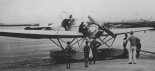 Ostatnie przygotowania samolotu HE-6a przed pierwszym lotem 2.08.1927 r. w Warnemünde. (Źródło: archiwum).