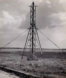 Wyrzutnia rakiet ”Meteor 1”. (Źródło: ”Opis i Instrukcja Eksploatacji Rakiety Meteorologicznej Meteor-1”. Instytut Lotnictwa. Warszawa 1965).