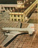 Samolot pasażerski Avia Av-14P/T (SP-LNN) na płycie postojowej dworca Okęcie. (Źródło: Skrzydlata Polska nr 3/1965).