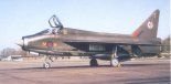 Wersja szkolno- bojowa ”Lightning” T.4 w składzie 92 Dywizjonu RAF. (Źródło: Hall Alan W. ”British Aircraft Corporation Lightning”).