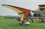 Motolotnia Leszka Solewskiego na zlocie w Turbii koło Stalowej Woli  w 1998 r., jeszcze na pierwszym skrzydle typu XP. (Źródło: Jacek Jeliński via Przegląd Lotniczy nr 10/1998).