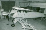 Samolot Bücker T-131 "Jungmann" podczas budowy w firmie Serwis Samolotów Historycznych J&J Karasiewicz. (Źródło: Przegląd Lotniczy Aviation Revue nr 3/1994).