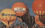 Balony na starcie I Mistrzostw Świata Balonów Gazowych w Augsburgu w 1976 r. pierwszy z lewej balon OK-4000 ”Barum”. (Źródło: Skrzydlata Polska nr 51- 52/1976).	