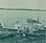 Amfibie Lake LA-4 ”Buccaneer” na brzegu jeziora.  (Źródło: Skrzydlata Polska nr 40/1965).