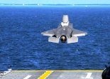 Samolot myśliwski w wersji krótkiego startu i pionowego lądowania STOVL Lockheed Martin F-35B ”Lightning II” startuje z okrętu desantowego USS Wasp (LHD-1) podczas prób morskich na Oceanie Atlantyckim. 5.10.2011 r. (Źródło: US Navy).
