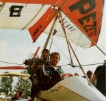 Waldemar Wolski w kabinie swojej motolotni.  (Źródło: Wojciech Gorgolewski via Lotnictwo Aviation International nr 4/1992).