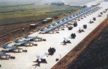 Licencyjne MiG-21 F-13 budowane w ChRL jako J-7, stanowiły główną siłę chińskiego lotnictwa myśliwskiego przez kilka dziesięcioleci. (Źródło: via Aeroplan nr 5/2001).