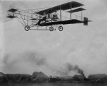 Samolot Curtiss Model D (Curtiss Pusher) w locie. (Źródło: archiwum).