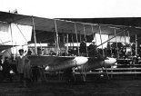 Drugi egzemplarz samolotu PTA nr 1 z gumowymi zbiornikami na wypadek awaryjnego lądowania na wodzie. 3 Tydzień Lotniczy w Petersburgu, 1912 r. (Źródło: archiwum).