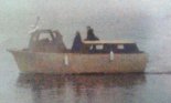 Jacht motorowy o długości 8 m i zanurzeniu 40 cm. Kadłub jachtu wykonany z siatkobetonu. (Źródło: Jerzy Gruchalski).