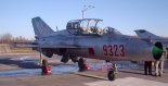 Samolot szkolno-bojowy Mikojan MiG-21UM (9323) Polskich Sił Powietrznych. (Źródło: Krzysztof Godlewski- "aviateam.pl").