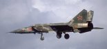 Samolot myśliwski Mikojan MiG-25 w locie. (Źródło: U.S. Air Force). 