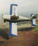 Samolot Aero AT-3 L-100 (SP-TPC) w locie. (Źródło: Przegląd Lotniczy Aviation Revue nr 12/2001).