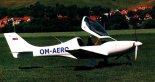 Prototyp samolotu ”Dynamic” podczas prób na lotnisku w Prievidzy. (Źródło: Przegląd Lotniczy Aviation Revue nr 10/2000).