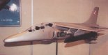 Model samolotu PZL I-22 ”Iryda” z podczepionym pod skrzydłem BSL ”Vector”. (Źródło: archiwum).