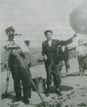 Wypuszczanie balonu- sondy meteorologicznej na szybowisku w Bezmiechowej. (Źródło: Przegląd Lotniczy Aviation Revue nr 8/1997).
