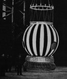 Gondola ”Gwiazdy Polski” podczas prób. (Źródło: Burzyński Z. ”Balonem przez kontynenty”. Wydawnictwo MON. Warszawa 1956).