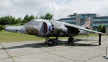Samolot BAe ”Harrier” w zbiorach Muzeum Lotnictwa Polskiego w Krakowie. (Źródło: Copyright Zbigniew Jóźwik- ”Samoloty, śmigłowce, szybowce- fotografia lotnicza”).