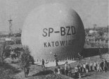 Balon wyczynowy MOS-2 ”Katowice” na Stadionie Ludowym w Sosnowcu. (Źródło: Skrzydlata Polska nr 32/1964).