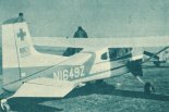 Samolot sanitarny Cessna 185 "Skywagon" (N1649Z) w widoku z tyłu. (Źródło: Skrzydlata Polska nr 18/1963).